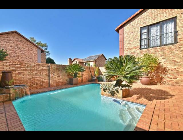 3 BEDROOM HOUSE FOR SALE IN SUNDOWNER